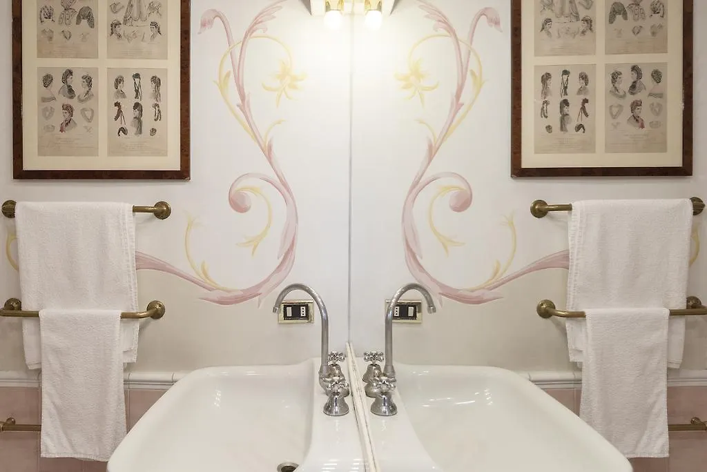 Piazza Colonna Apartment - Charme Holidays Rome Italy