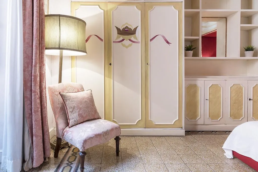 Piazza Colonna Apartment - Charme Holidays Rome Italy